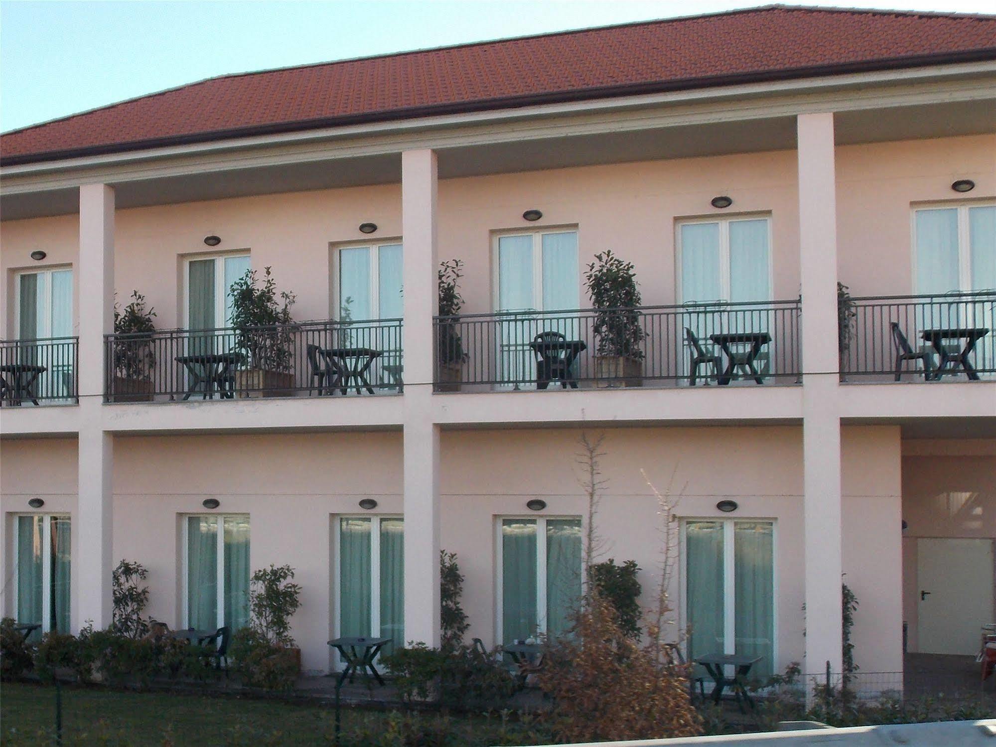 Hotel David Sesto Calende Exterior foto